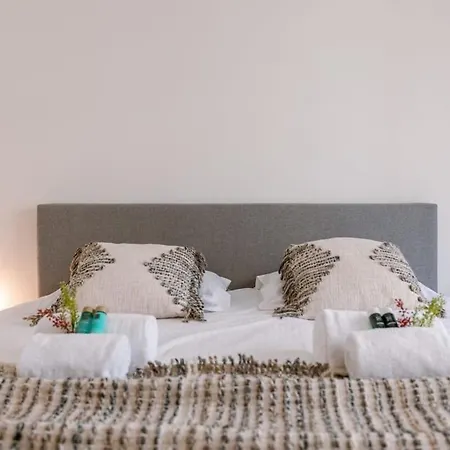 Stunning Fully Renovated In For 6 Persons